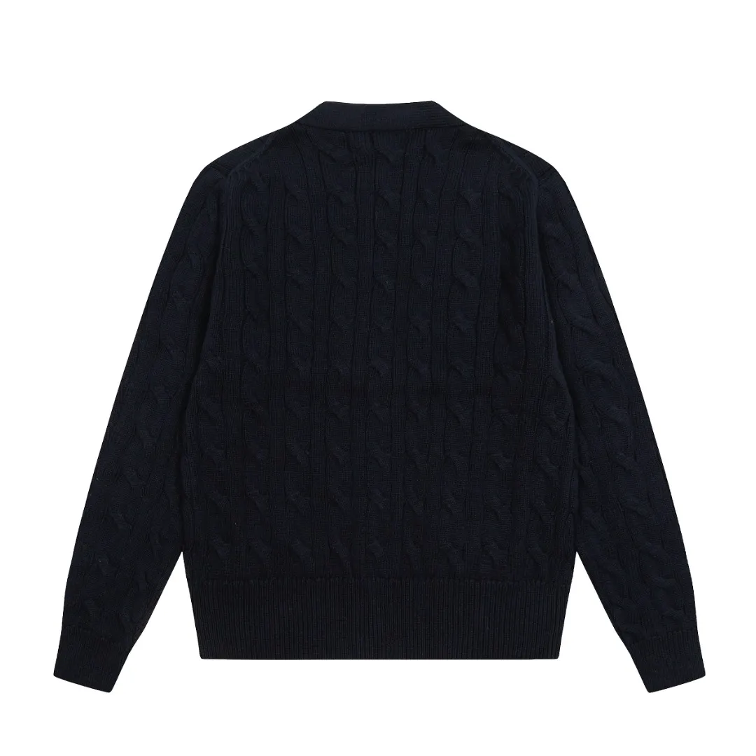 P250 Top quality" Style number: DS113# (not off the shelves all year round) [Ralph Lauren large V-neck solid color pony embroidered logo twist knitted cardigan] ✅Ralph Lauren classic basic versatile goddess style large V-neck knitted cardigan jacket ✅Main supply platform live broadcast Wholesale entities Replenish when out of stock Not off the shelves ✅ZP quality 1:1 version Scan the code to enter the GF website Counter quality ✅Detailed quality is the only one in Guangzhou Imported quality cotton yarn, focusing on high-end, cost-effective, good quality needless to say ✅The version is restored to the original order, the maximum size can be worn up to 160 pounds, loose, comfortable and stress-free ✅The upper body is simple and easy to match, ootd must-have style, good-looking clothes are never picky, a must-have in the goddess' wardrobe. Size: S-XL Color: Black White Gray Light Blue Khaki Pink Yellow Chinese Red Navy Blue White Label Navy Blue Red Label